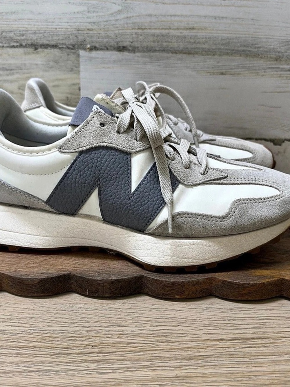 New Balance 327 Sneakers in White & Gray US Like New women’s 10